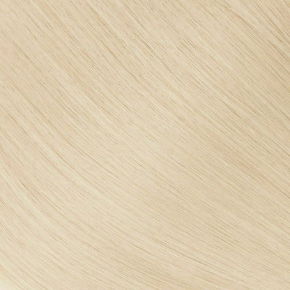Warm golden blonde at its purest.
Bright, luminous, and effortlessly classic.