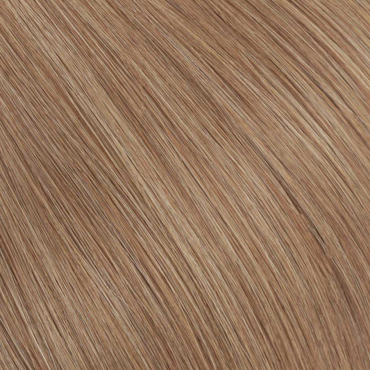 A soft sandy blonde with golden and caramel tones.
Beachy, effortless, and sunlit.